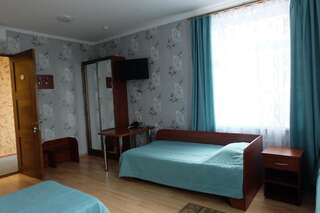 Отель Hotel Byg Брест Четырехместный номер с душем-2