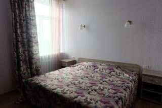 Отель Hotel Byg Брест Стандартный семейный номер-8